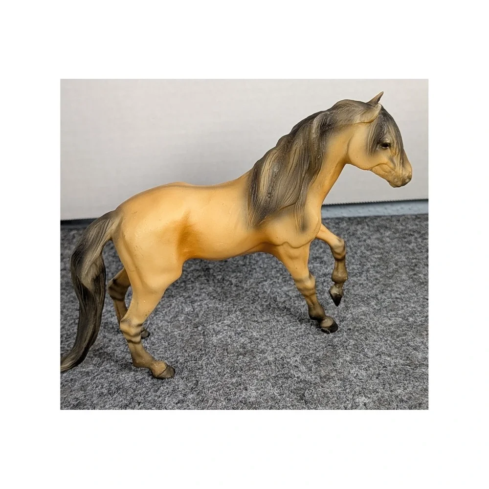Breyer Classic Series Masteno Horse Red Dun Mustang Model 1992-1998 Vintage 7